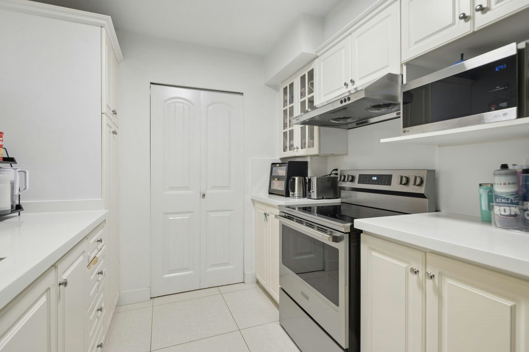 323-5900 Dover Crescent, Richmond, BC, V7C 5R4 - 14