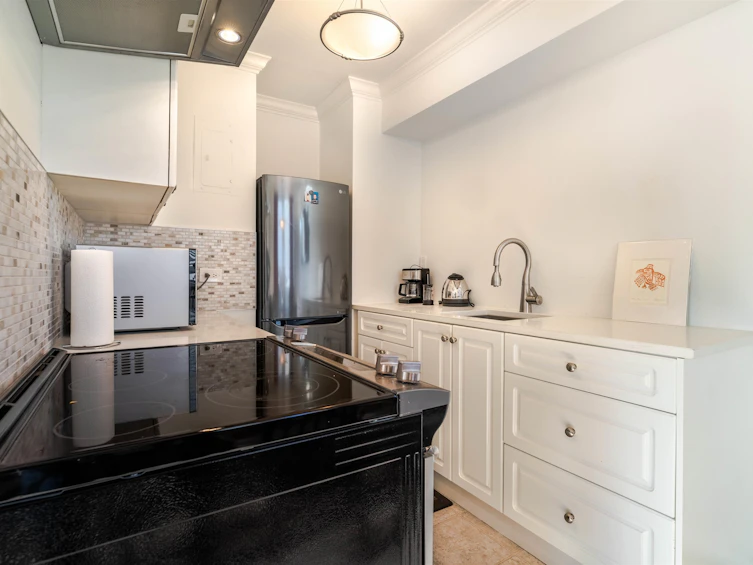 605-1251 Cardero Street, Vancouver, BC, V6G 2H9 - 14