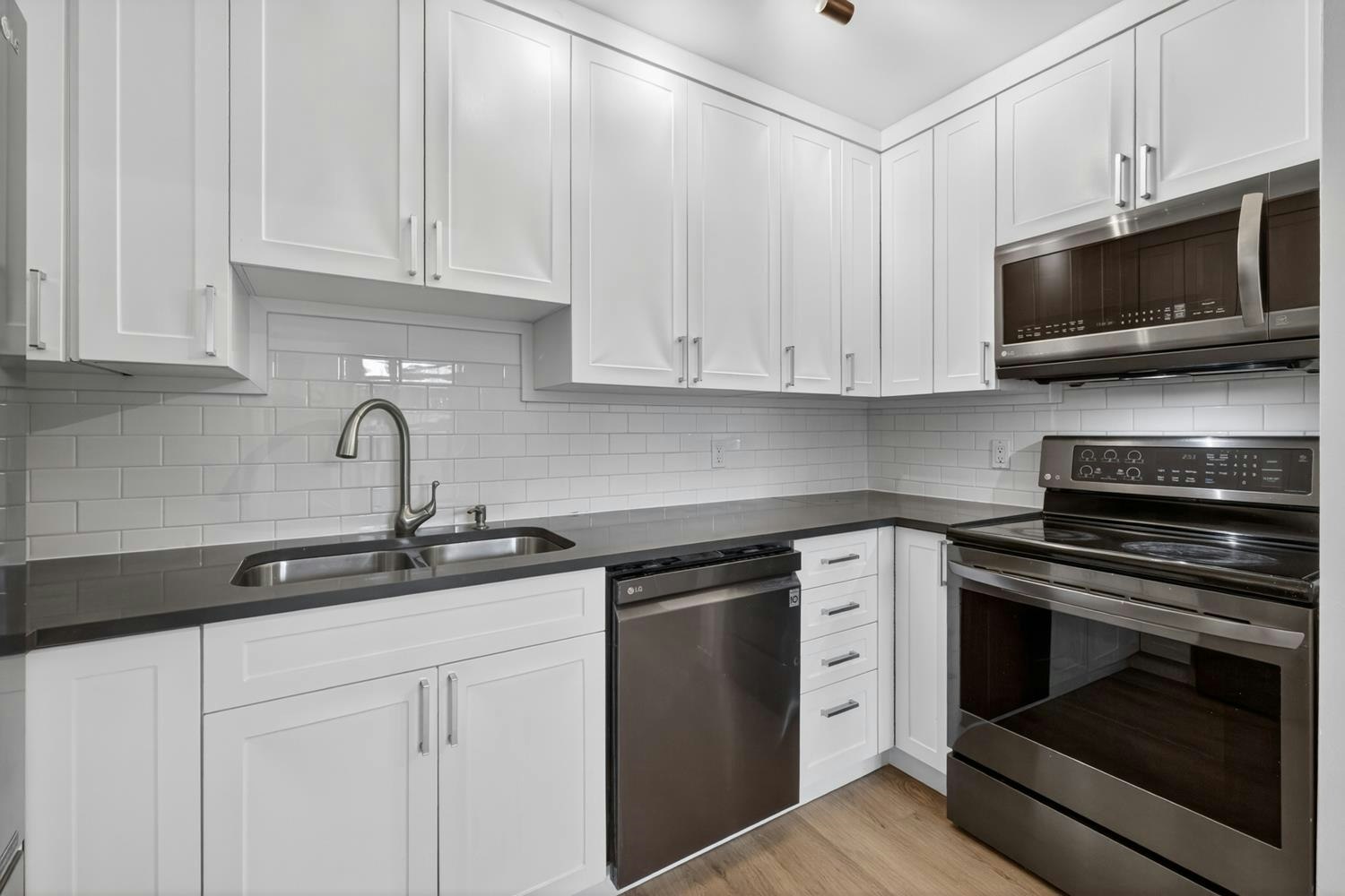 101-8645 Osler Street, Vancouver, BC, V6P 4E6 - 6