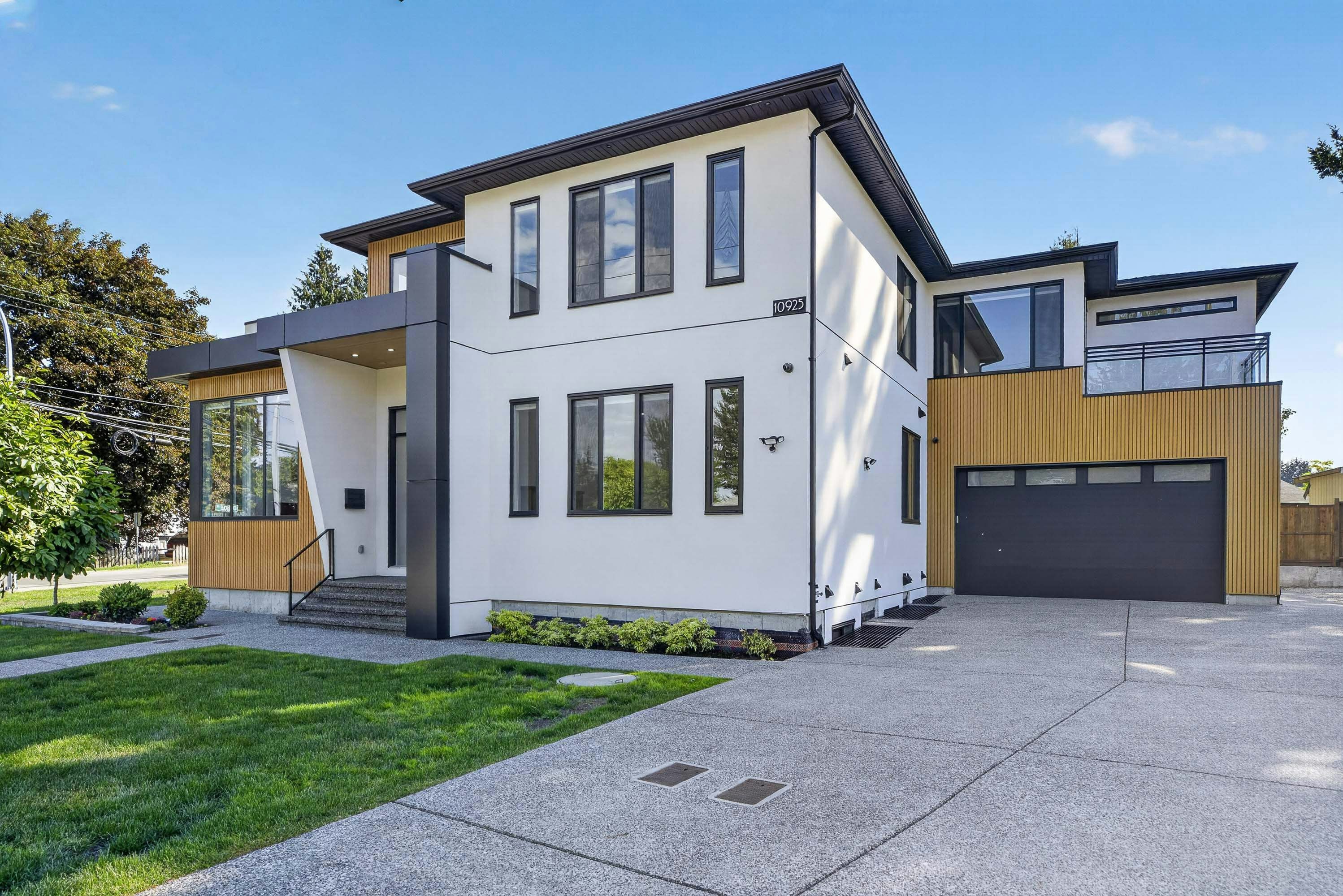 10925 Oriole Drive, Surrey, BC, V3R 5A4