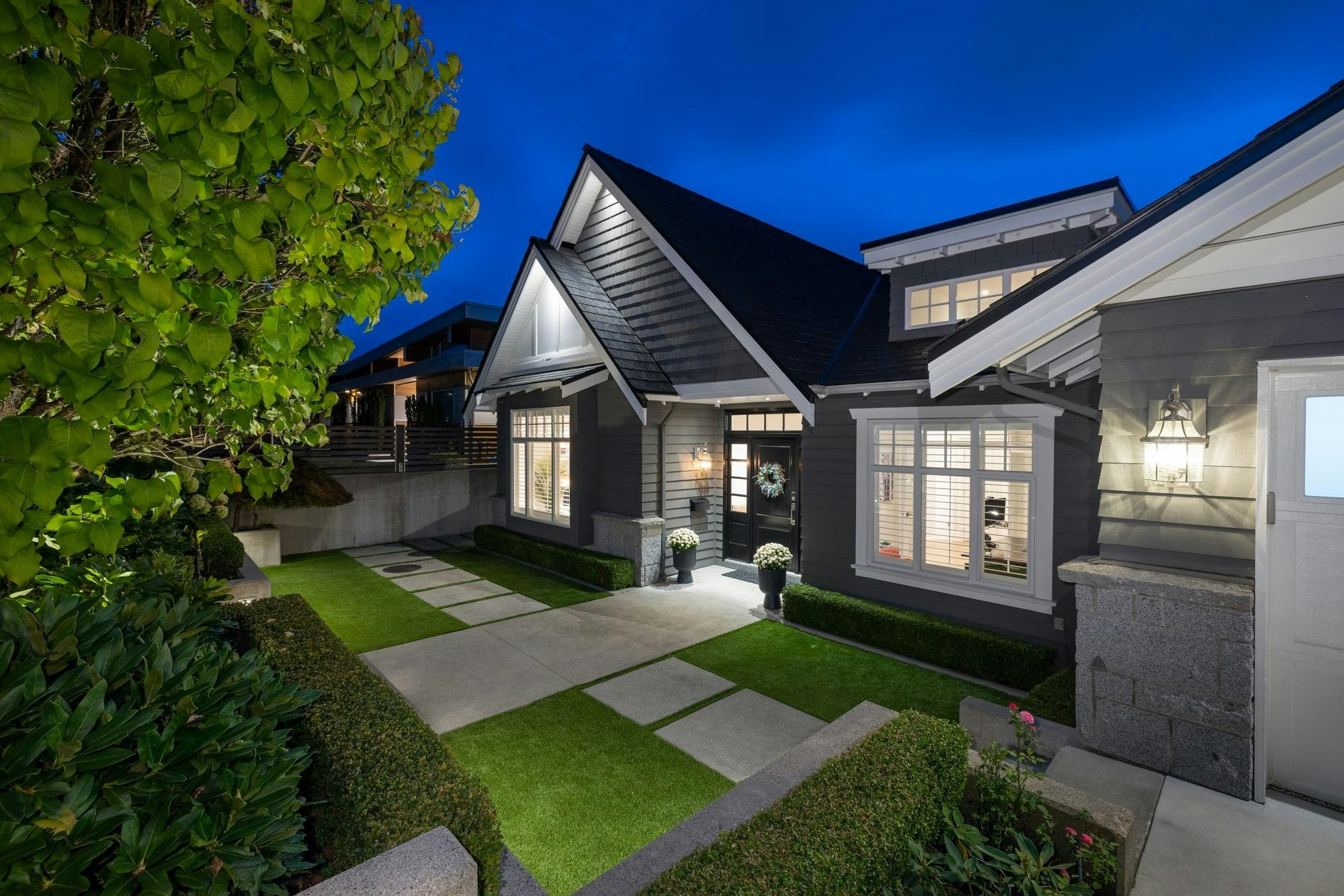977 Melbourne Avenue, North Vancouver, BC, V7R 1P1 - 2