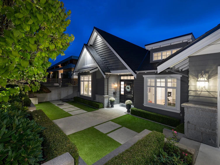 977 Melbourne Avenue, North Vancouver, BC, V7R 1P1 - 2