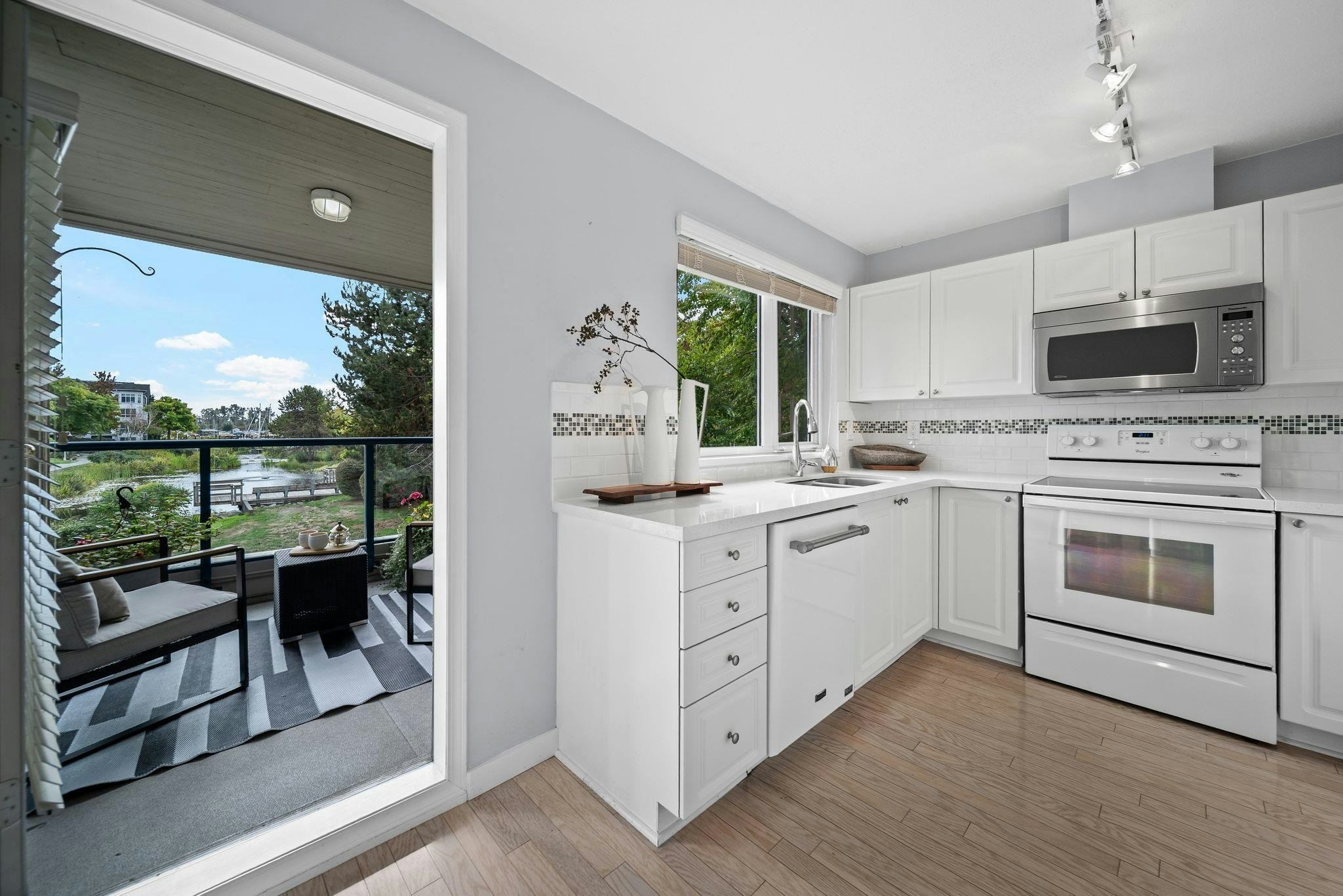207-5800 Andrews Road, Richmond, BC, V7E 6M2 - 14