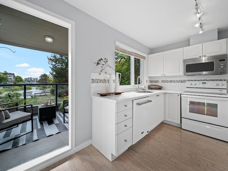 207-5800 Andrews Road, Richmond, BC, V7E 6M2 - 14