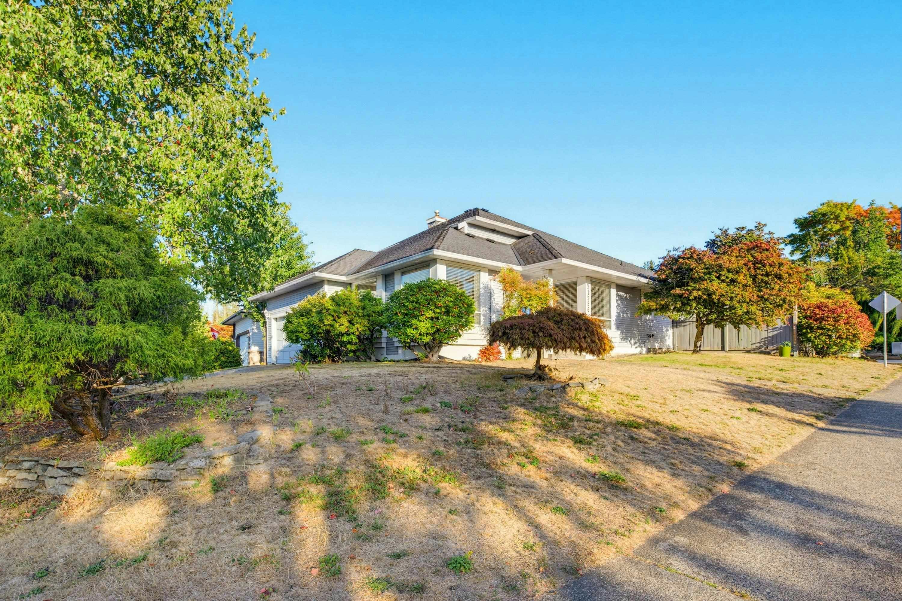 21556 86a Crescent - 2