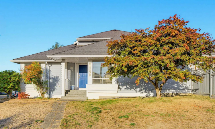 21556 86a Crescent