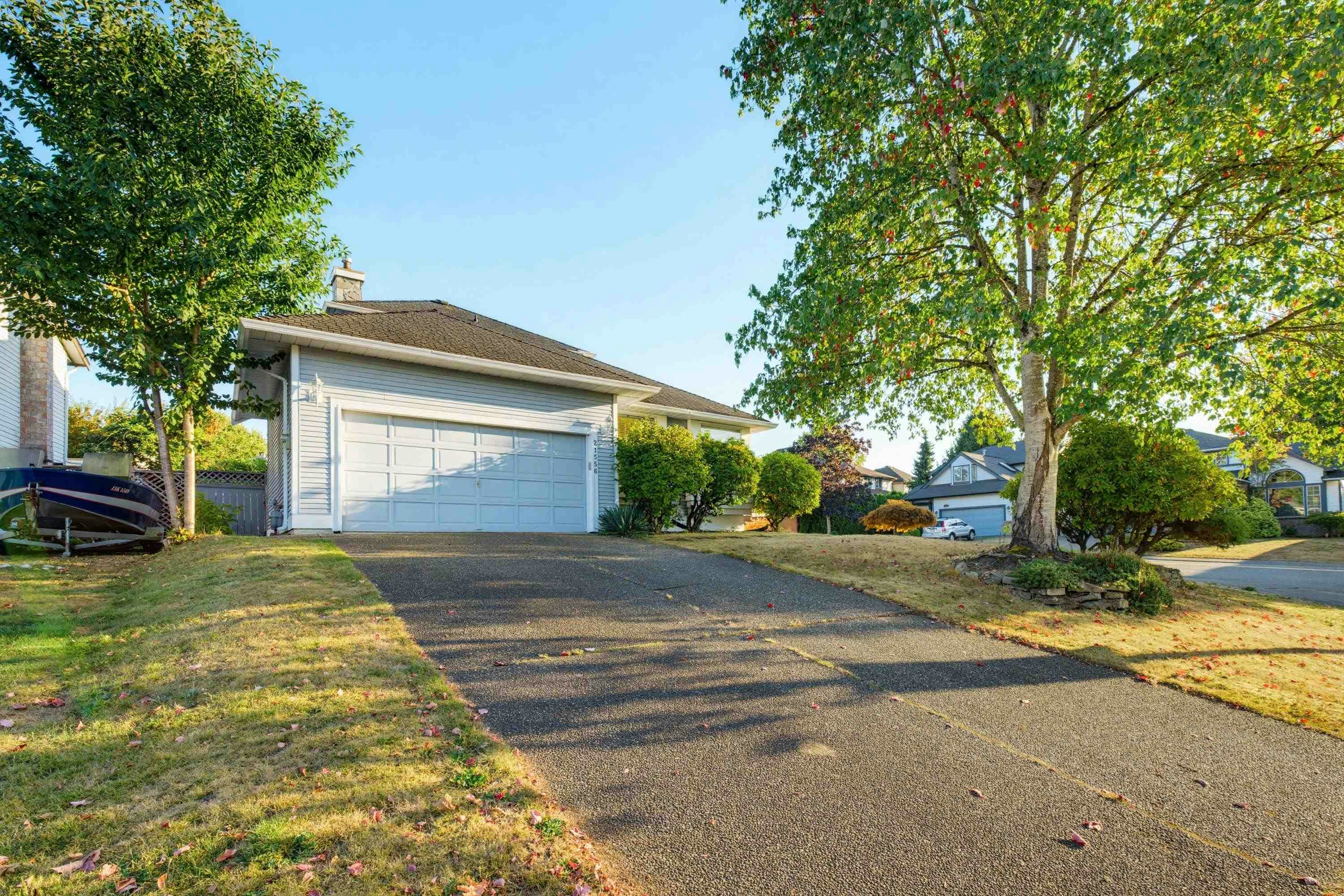 21556 86a Crescent - 3