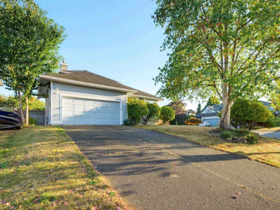 21556 86a Crescent - 3