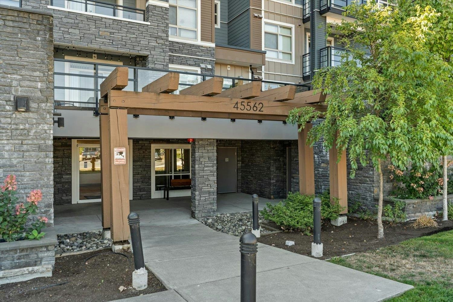 203-45562 Airport Road, Chilliwack, BC, V2P 0J8 - 2