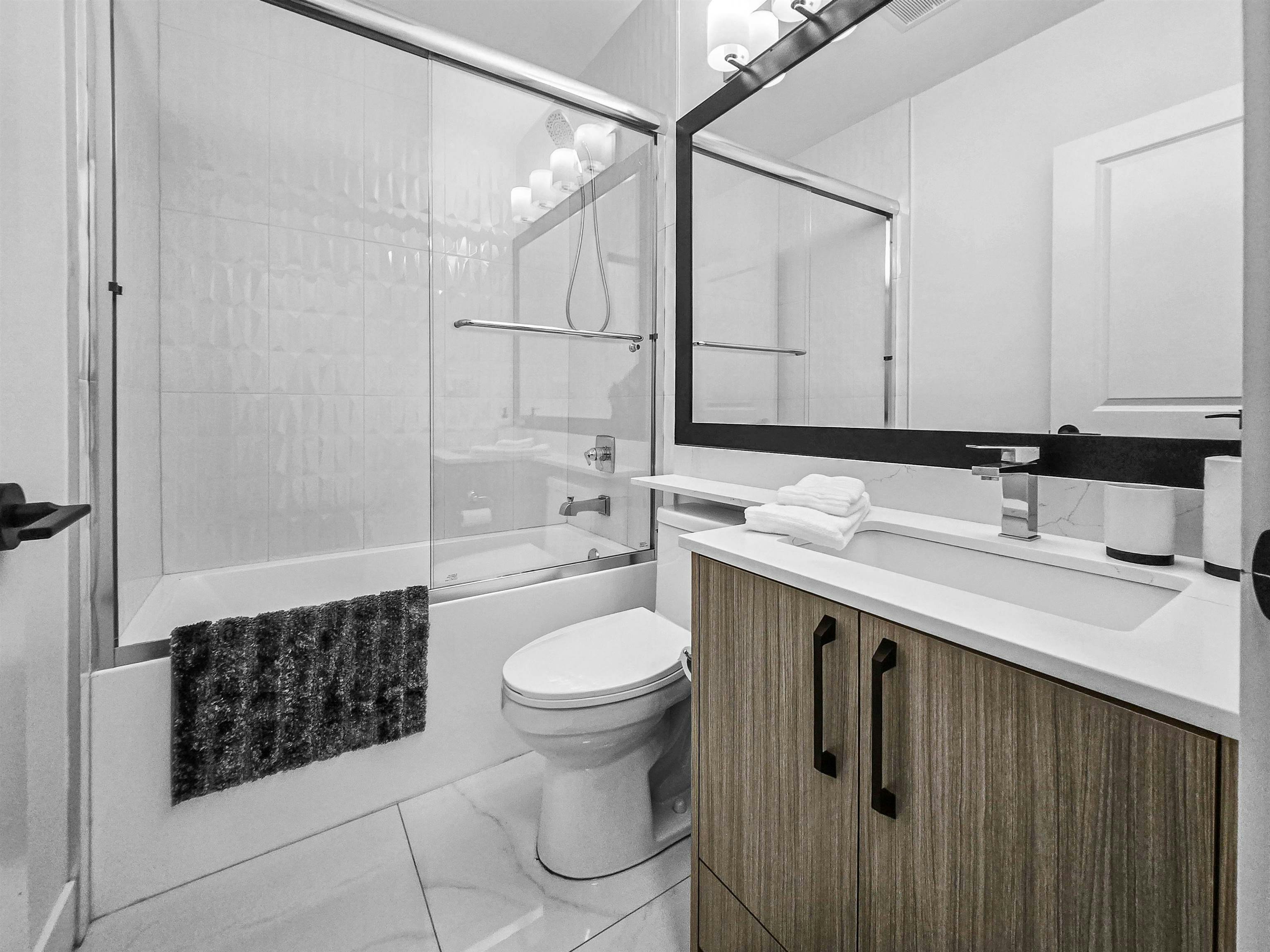  65xx Kitchener Street, Burnaby, BC, V5B 2J7 - 6