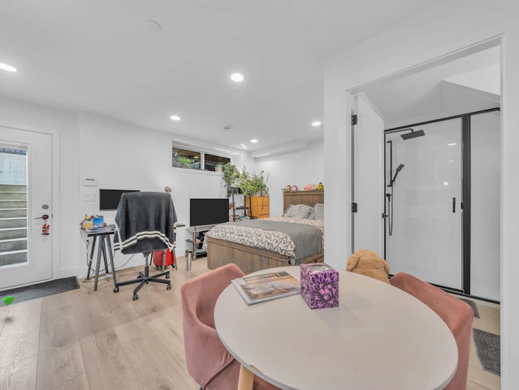 3180 Graveley Street, Vancouver, BC, V5K 3K6 - 29