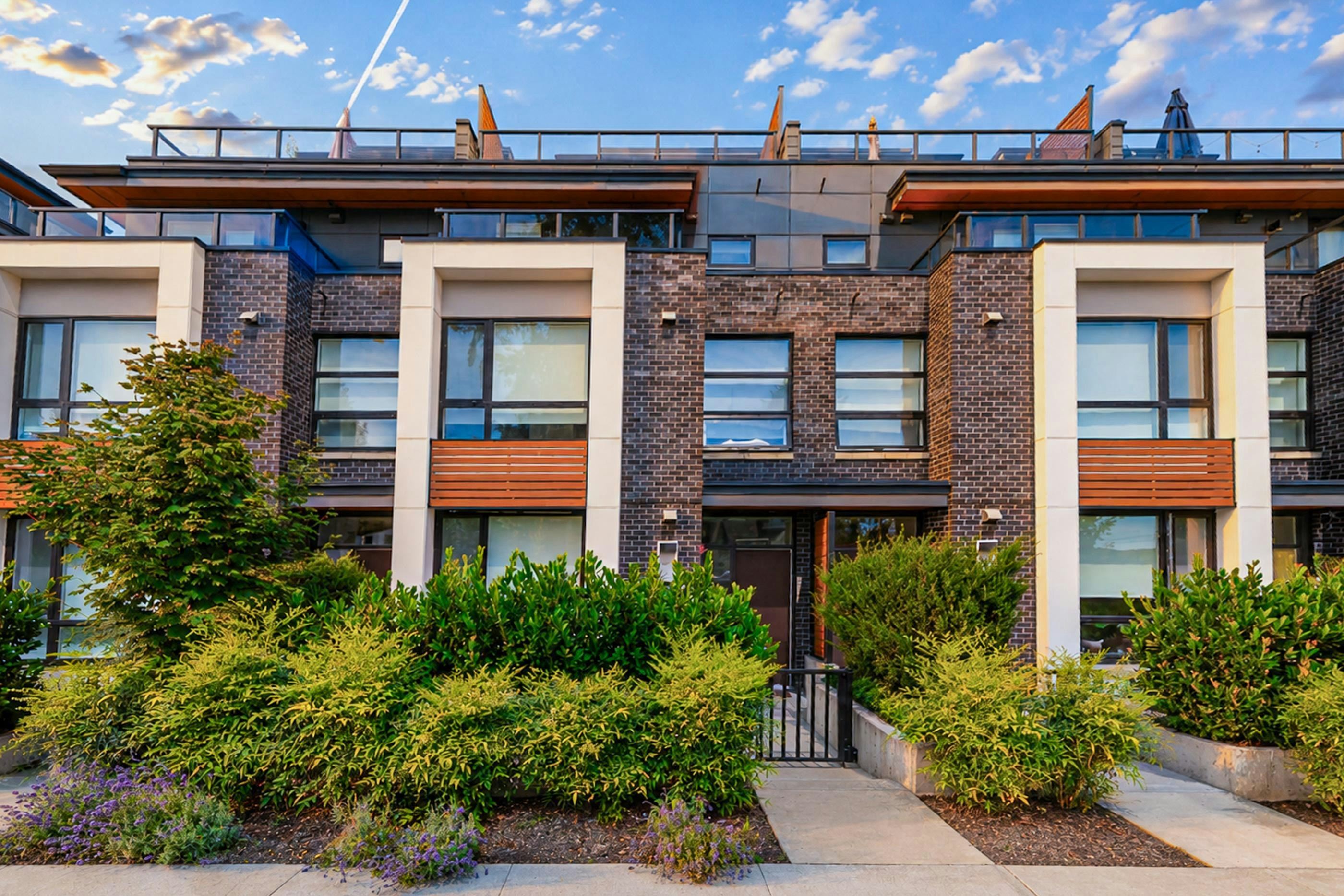 302-6085 Irmin Street, Burnaby, BC, V5J 5C5