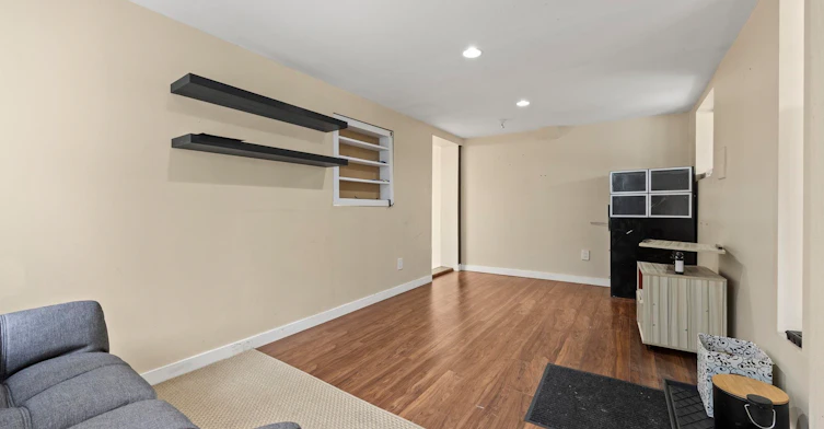 300 Tenth Avenue, New Westminster, BC, V5G 4L7 - 28