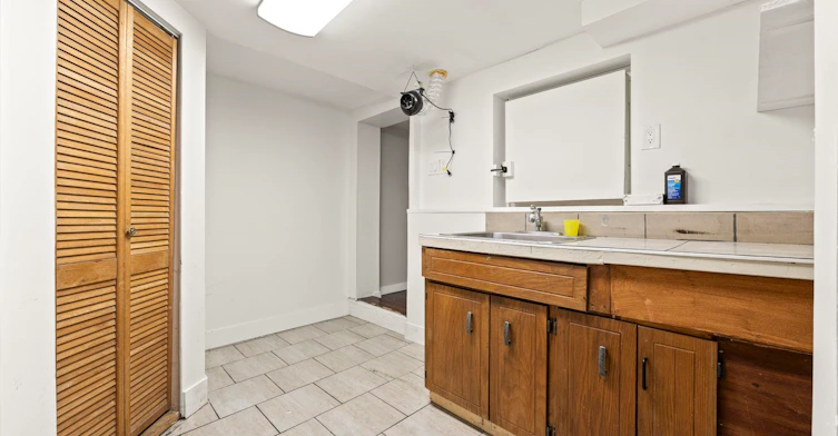 300 Tenth Avenue, New Westminster, BC, V5G 4L7 - 25