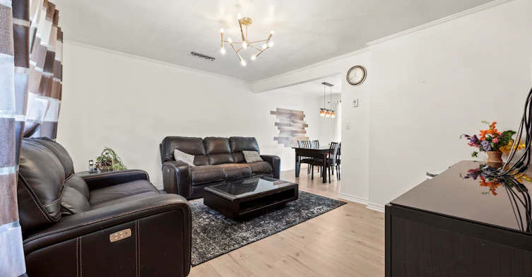 300 Tenth Avenue, New Westminster, BC, V5G 4L7 - 2
