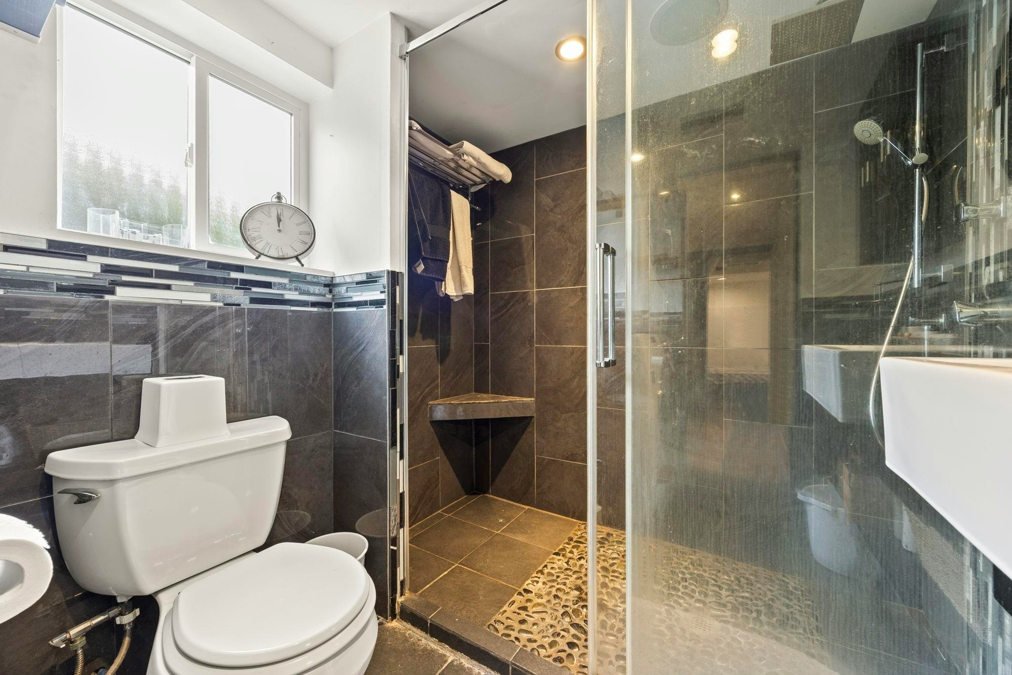 300 Tenth Avenue, New Westminster, BC, V5G 4L7 - 17