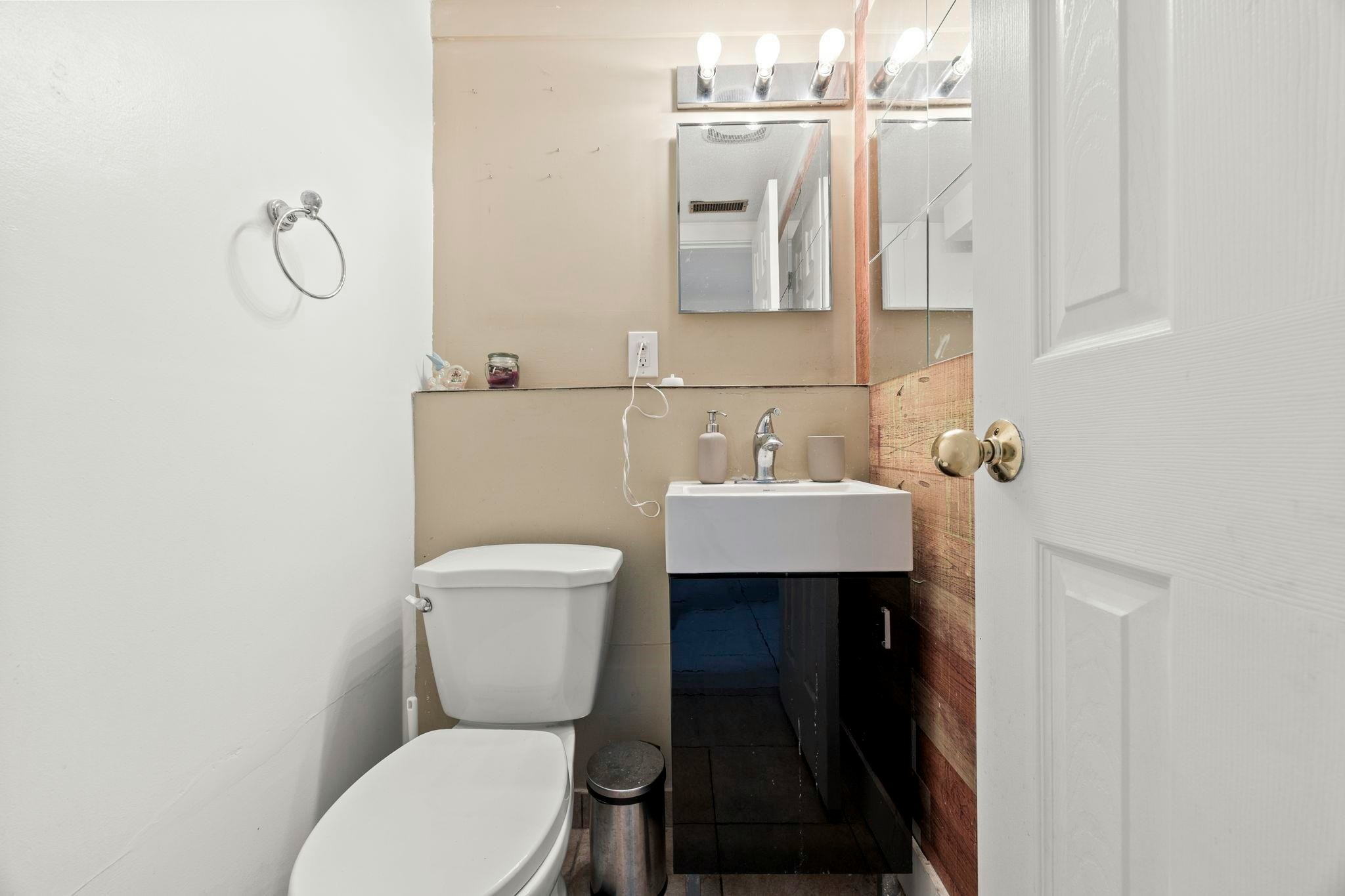 300 Tenth Avenue, New Westminster, BC, V5G 4L7 - 24