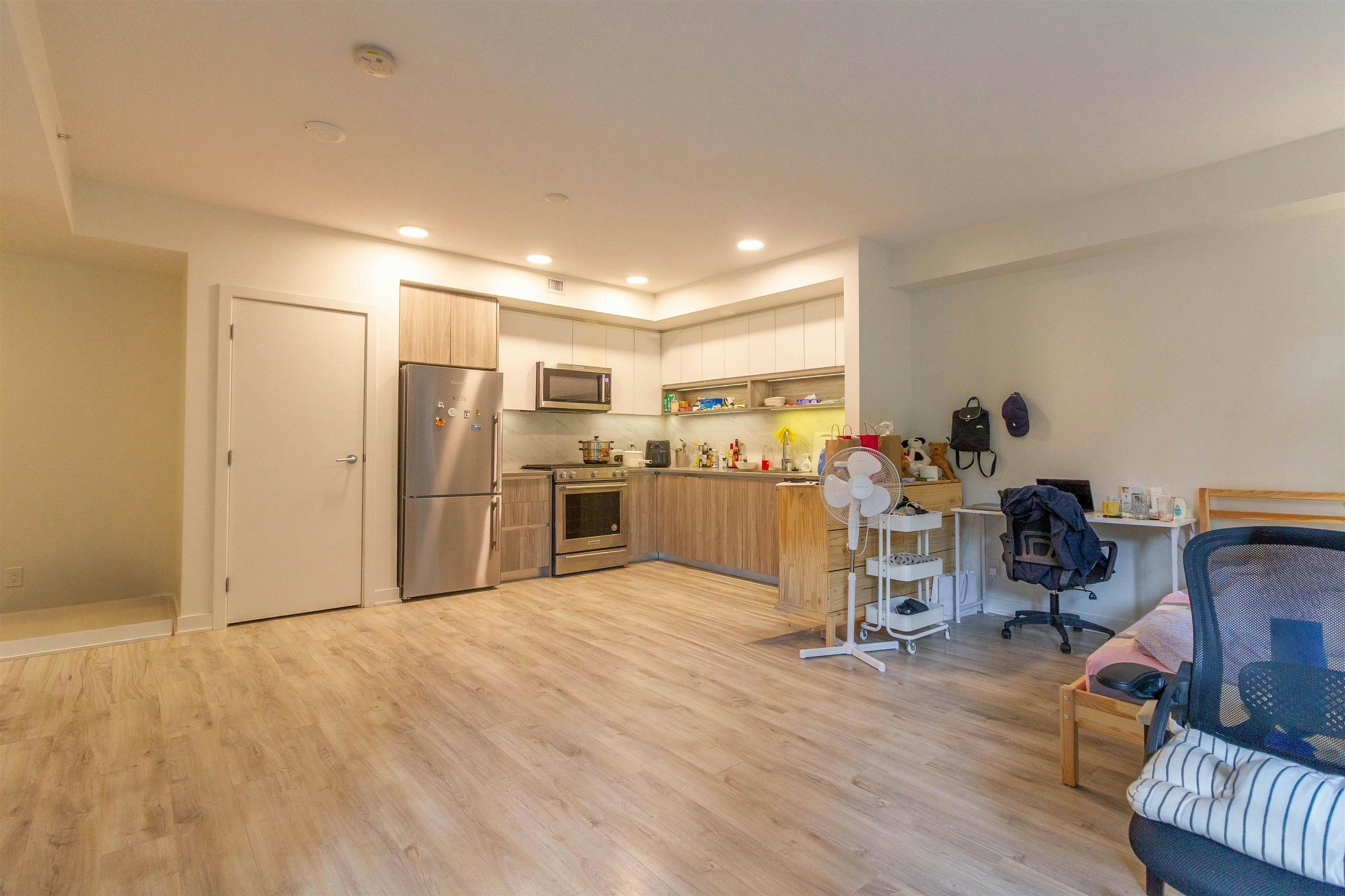 201-8940 University Crescent - 5