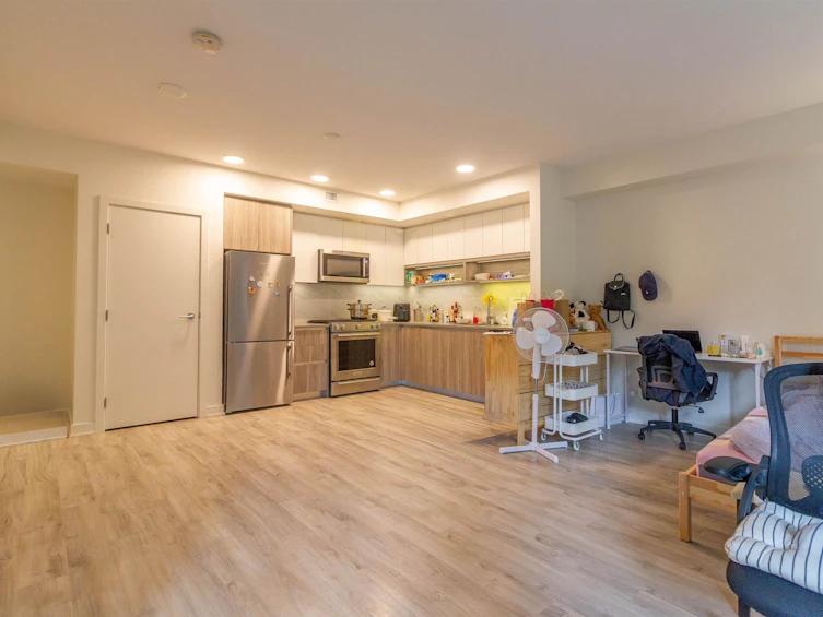 201-8940 University Crescent, Burnaby, BC, V5A 0E7 - 5