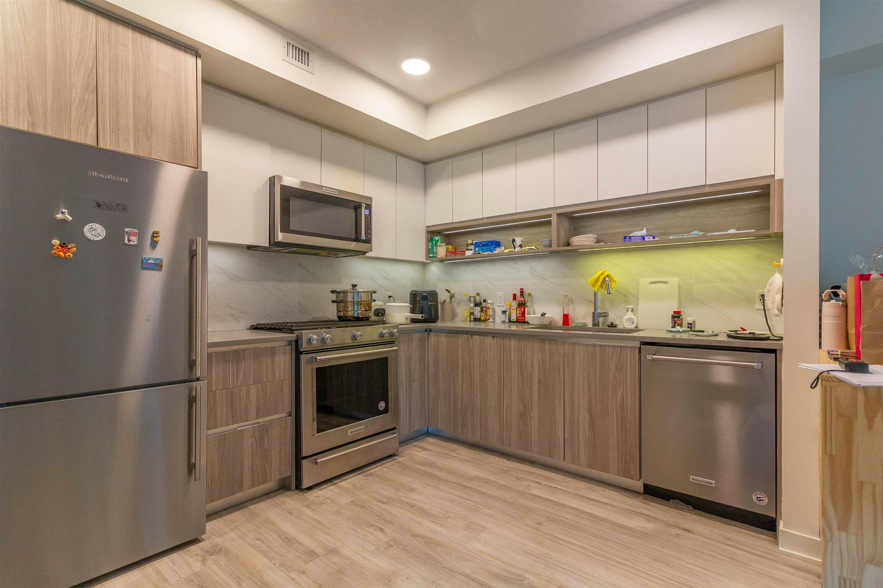201-8940 University Crescent, Burnaby, BC, V5A 0E7 - 6