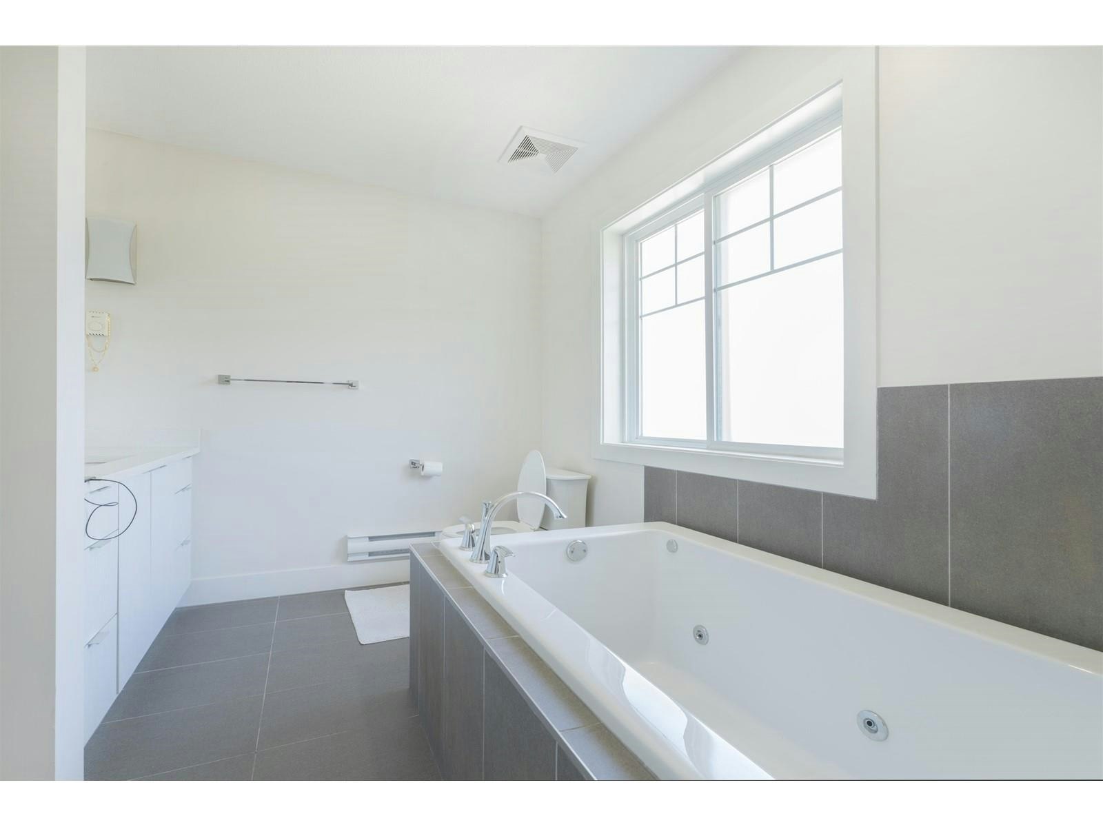 2-11267 133 Street, Surrey, BC, V3R 0E3 - 12