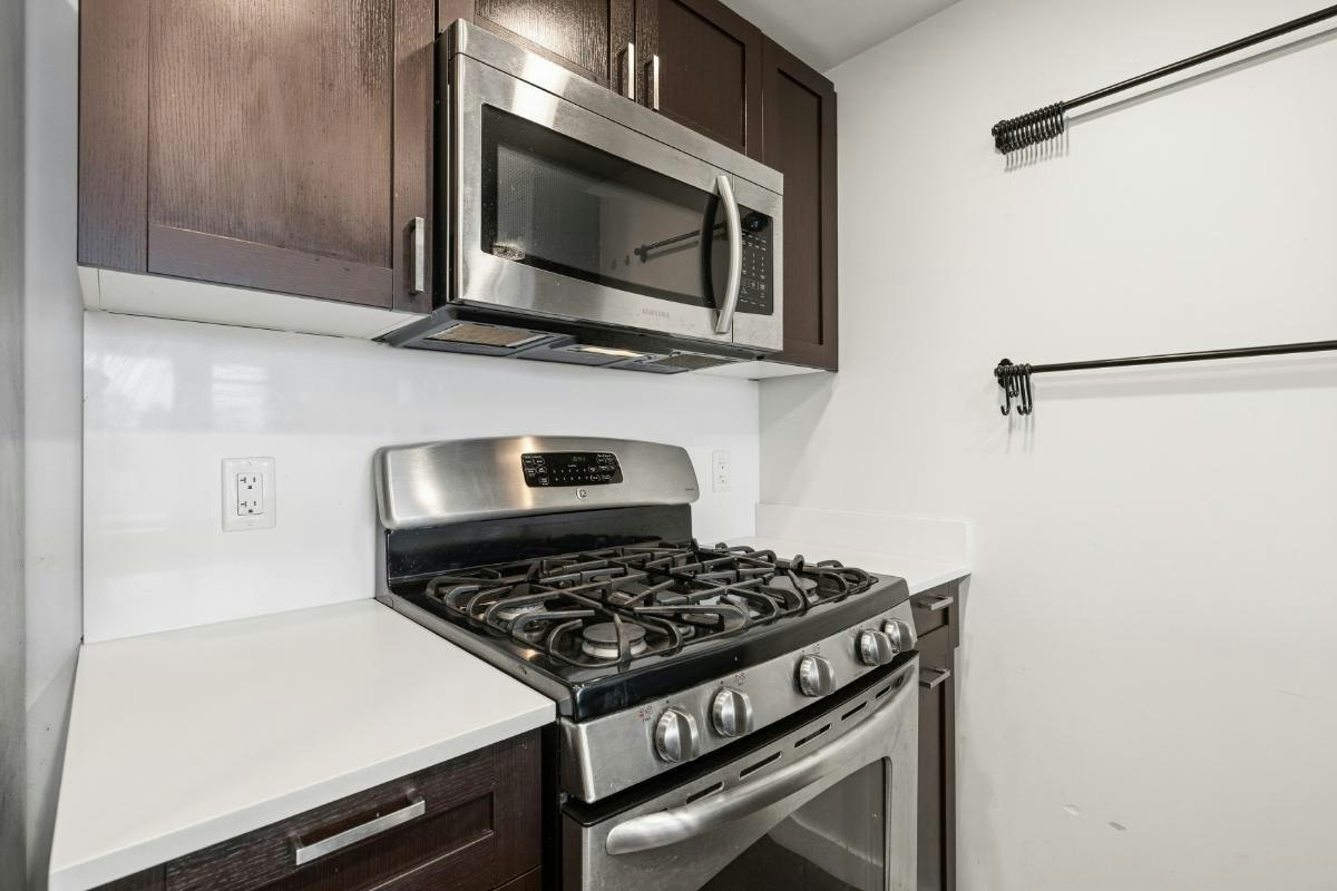 319-4818 Eldorado Mews, Vancouver, BC, V5R 0B3 - 4