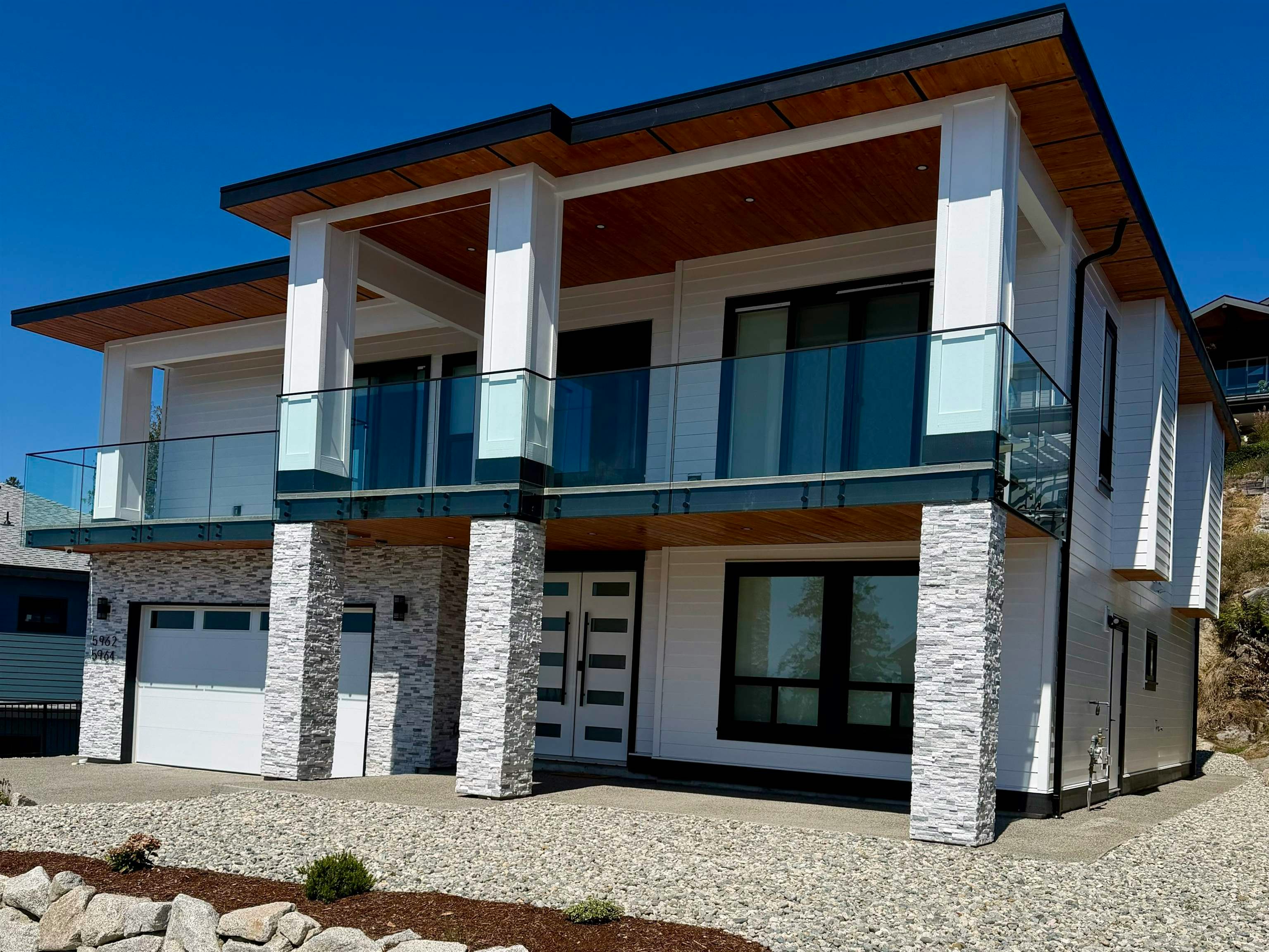 5962/64 Barnacle Street, Sechelt, BC, V7Z 0V4