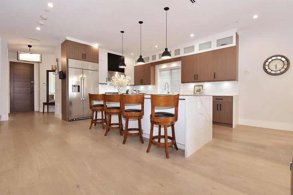 154XX Russell Avenue, Surrey, BC, V4B 2R3