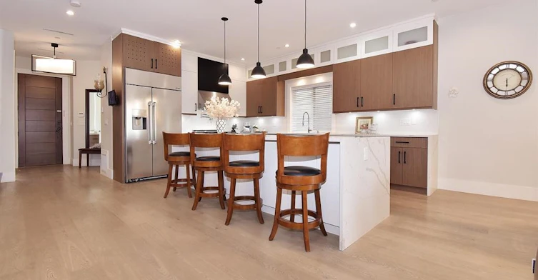 154XX Russell Avenue, Surrey, BC, V4B 2R3