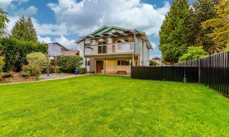 7655 Woodcock Crescent