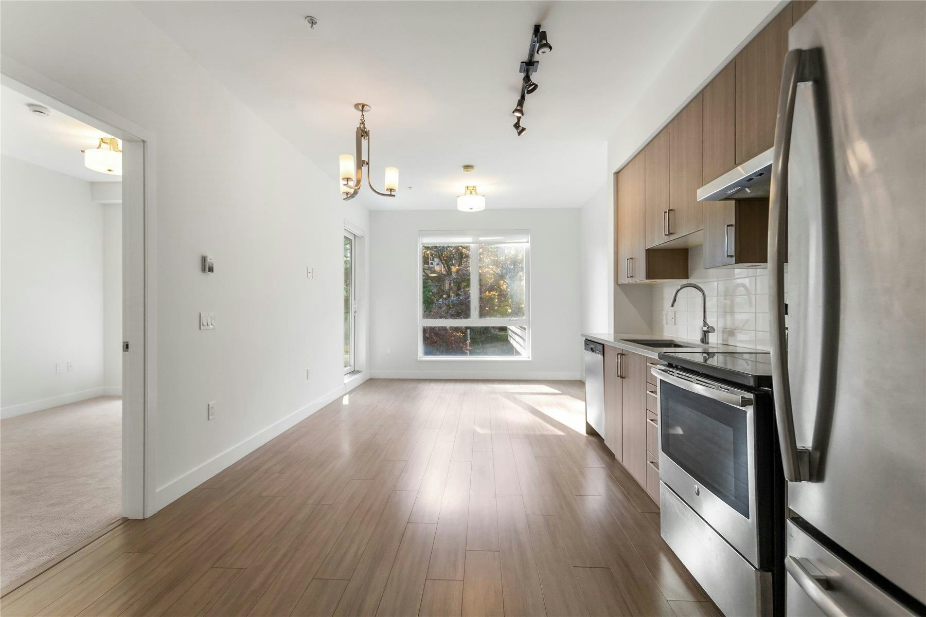206-3365 E 4th Avenue, Vancouver, BC, V5M 1L7 - 3