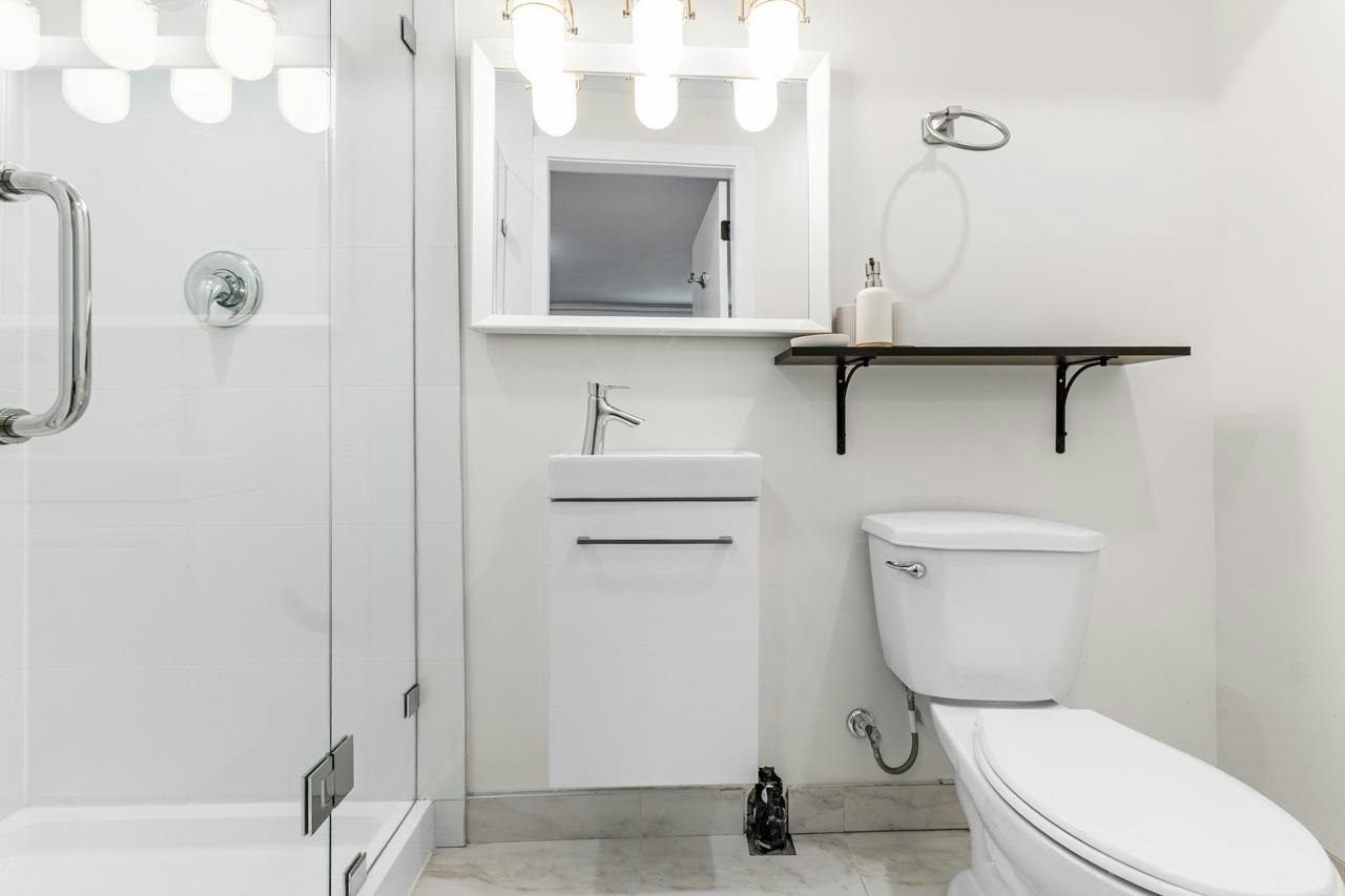 5670 Kullahun Drive, Vancouver, BC, V6N 2E5 - 26