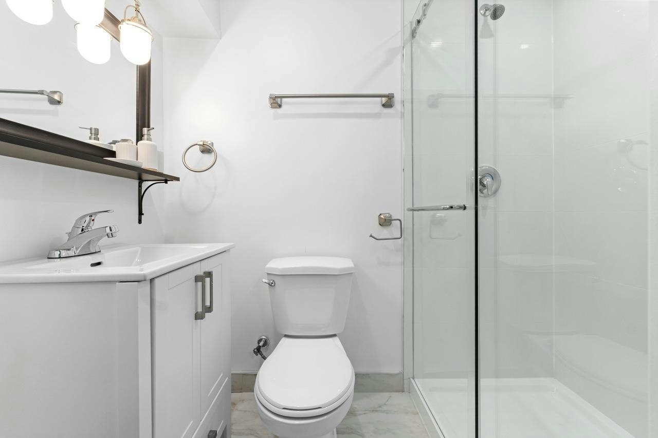 5670 Kullahun Drive, Vancouver, BC, V6N 2E5 - 25
