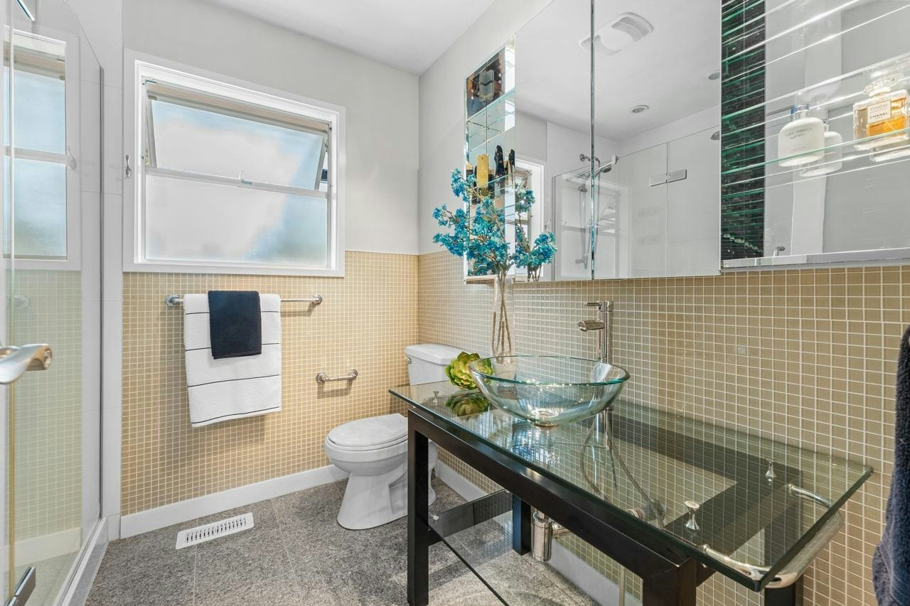 5670 Kullahun Drive, Vancouver, BC, V6N 2E5 - 11