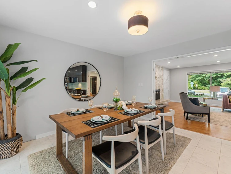 5670 Kullahun Drive, Vancouver, BC, V6N 2E5 - 2