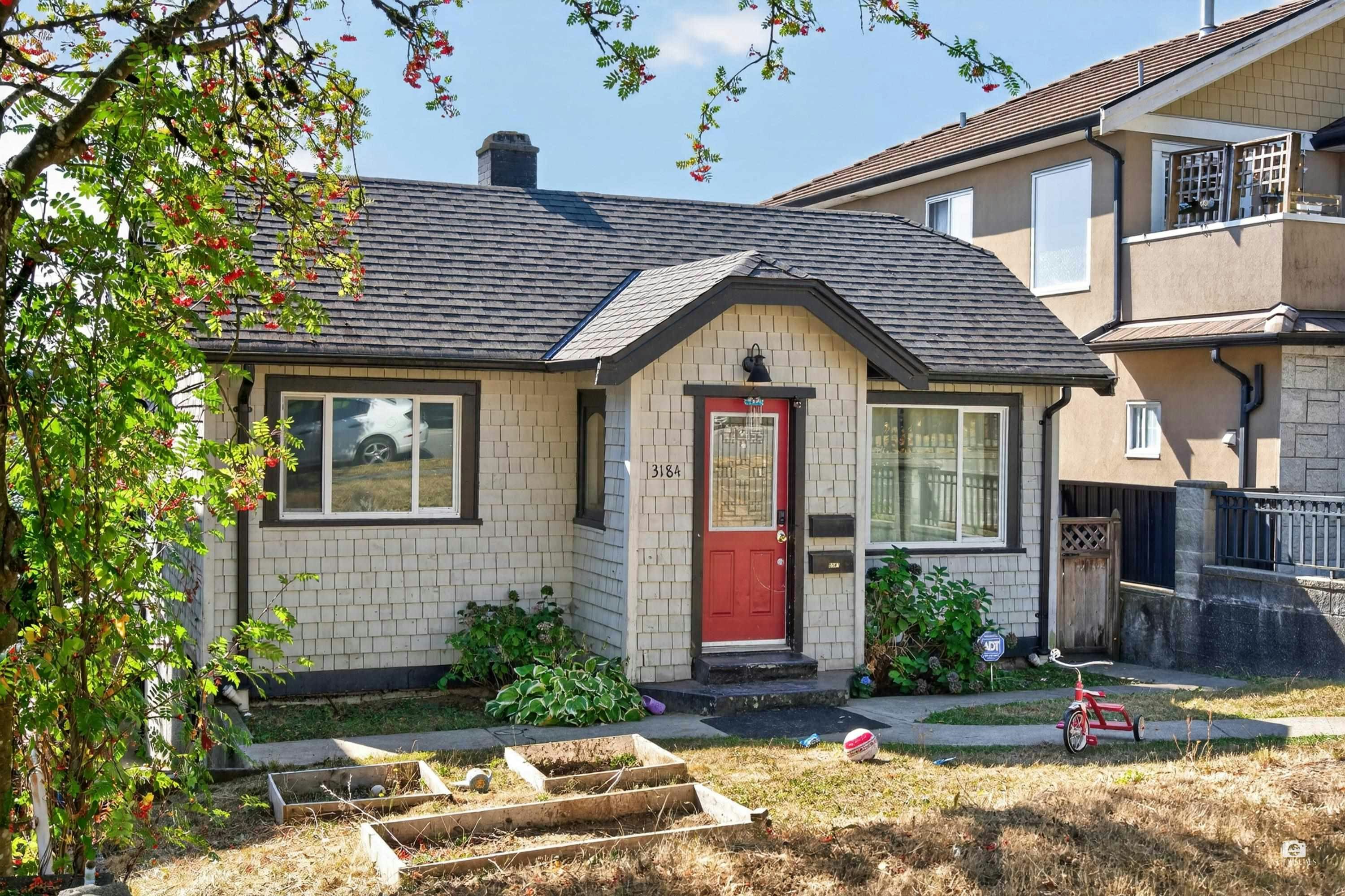 3184 E 8th Avenue, Vancouver, BC, V5M 1X6