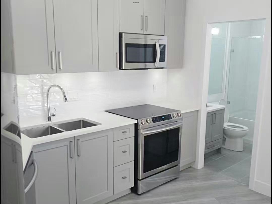 5xx-9689 140 Street, Surrey, BC, V3T 0P3 - 5
