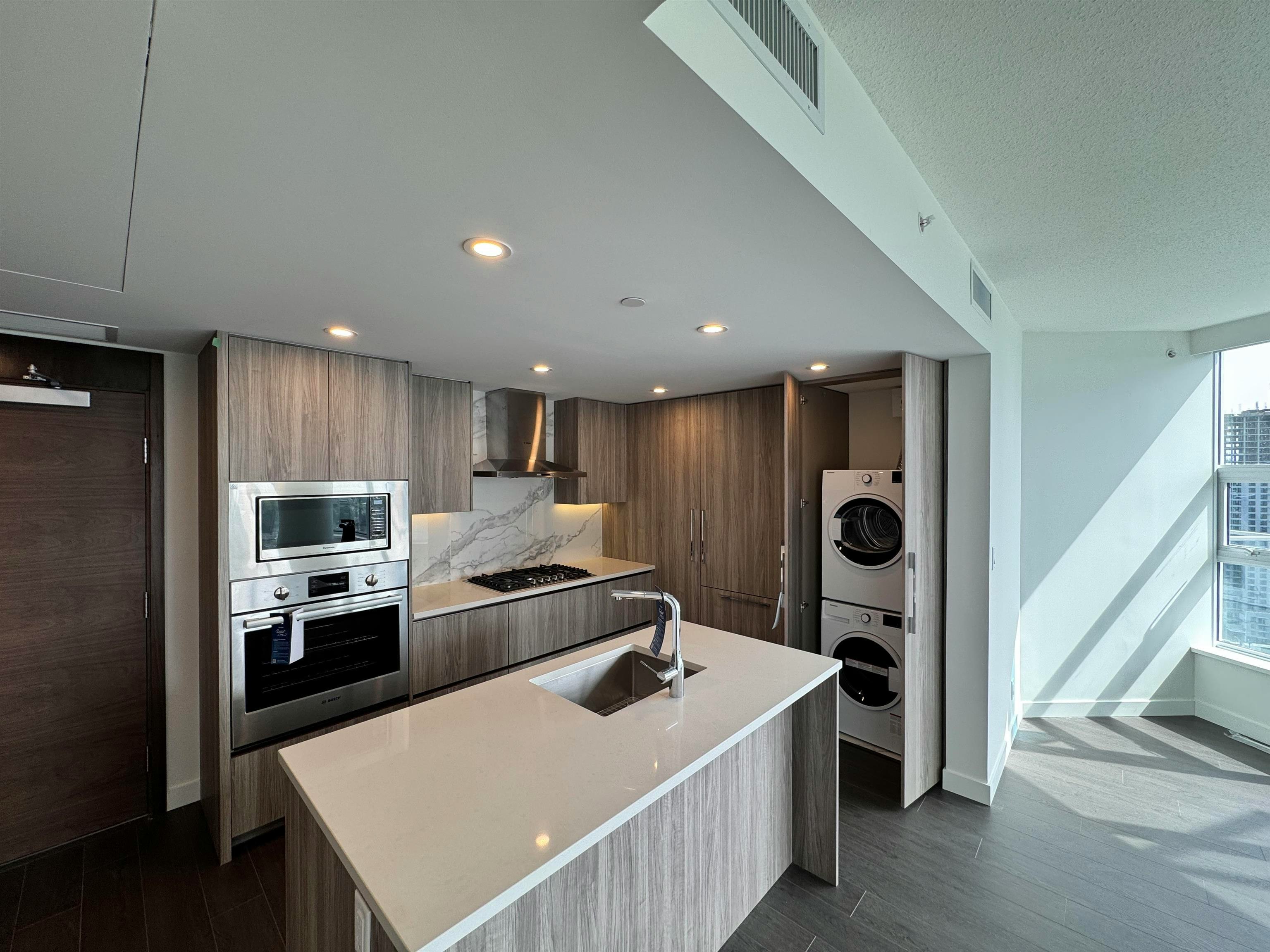 2708-13768 100 Avenue, Surrey, BC, V3T 0V2 - 2