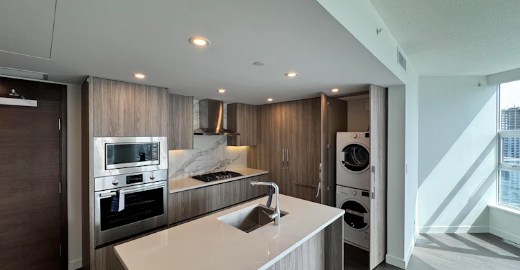 2708-13768 100 Avenue, Surrey, BC, V3T 0V2 - 2