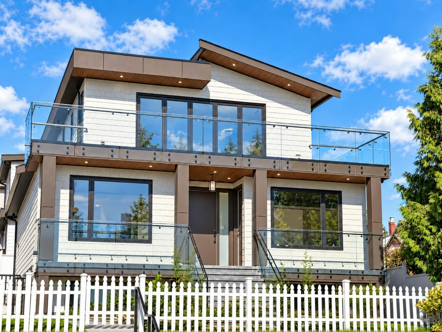 217 E Eighth Avenue, New Westminster, BC, V3L 4K1 - 2