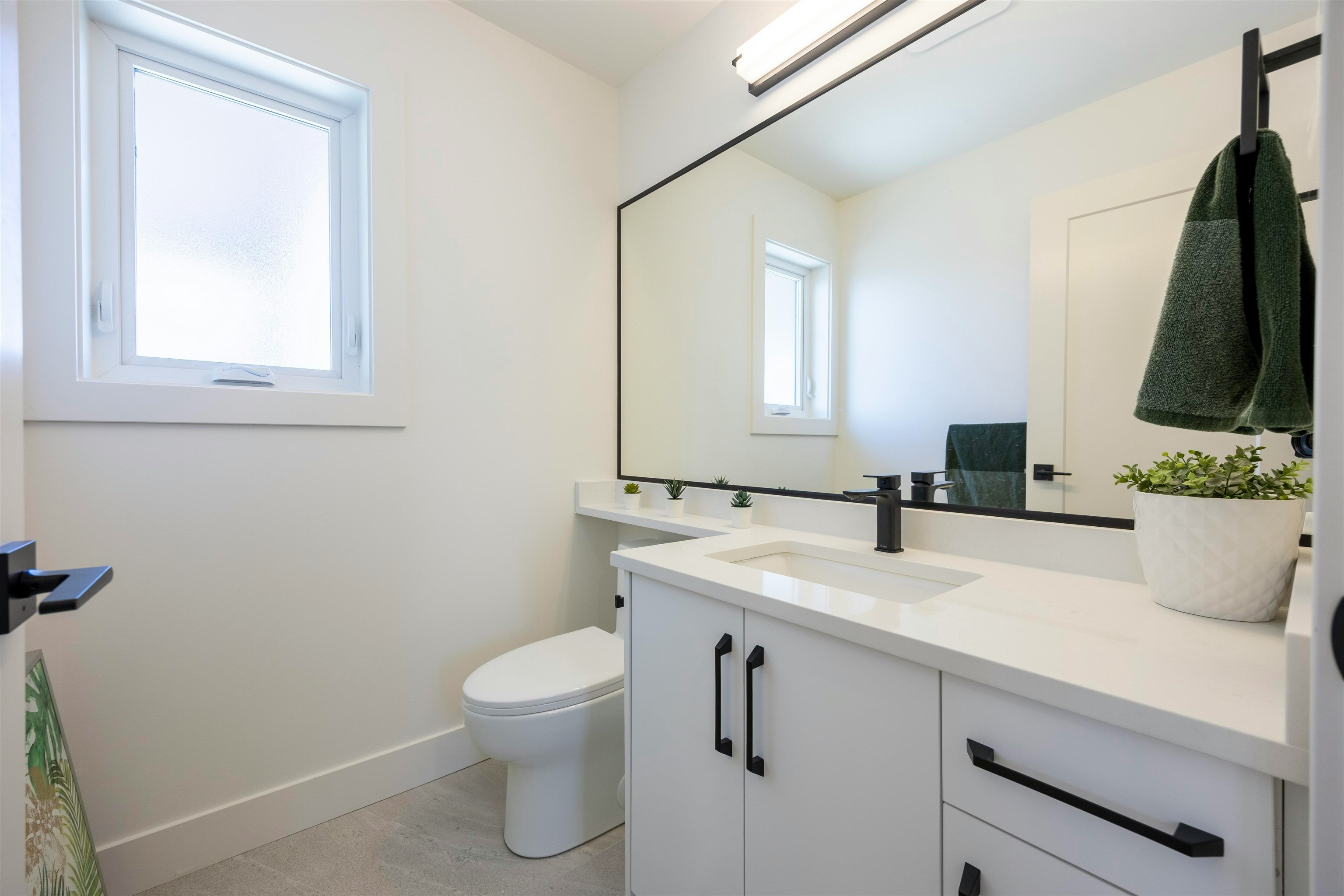 217 E Eighth Avenue, New Westminster, BC, V3L 4K1 - 33