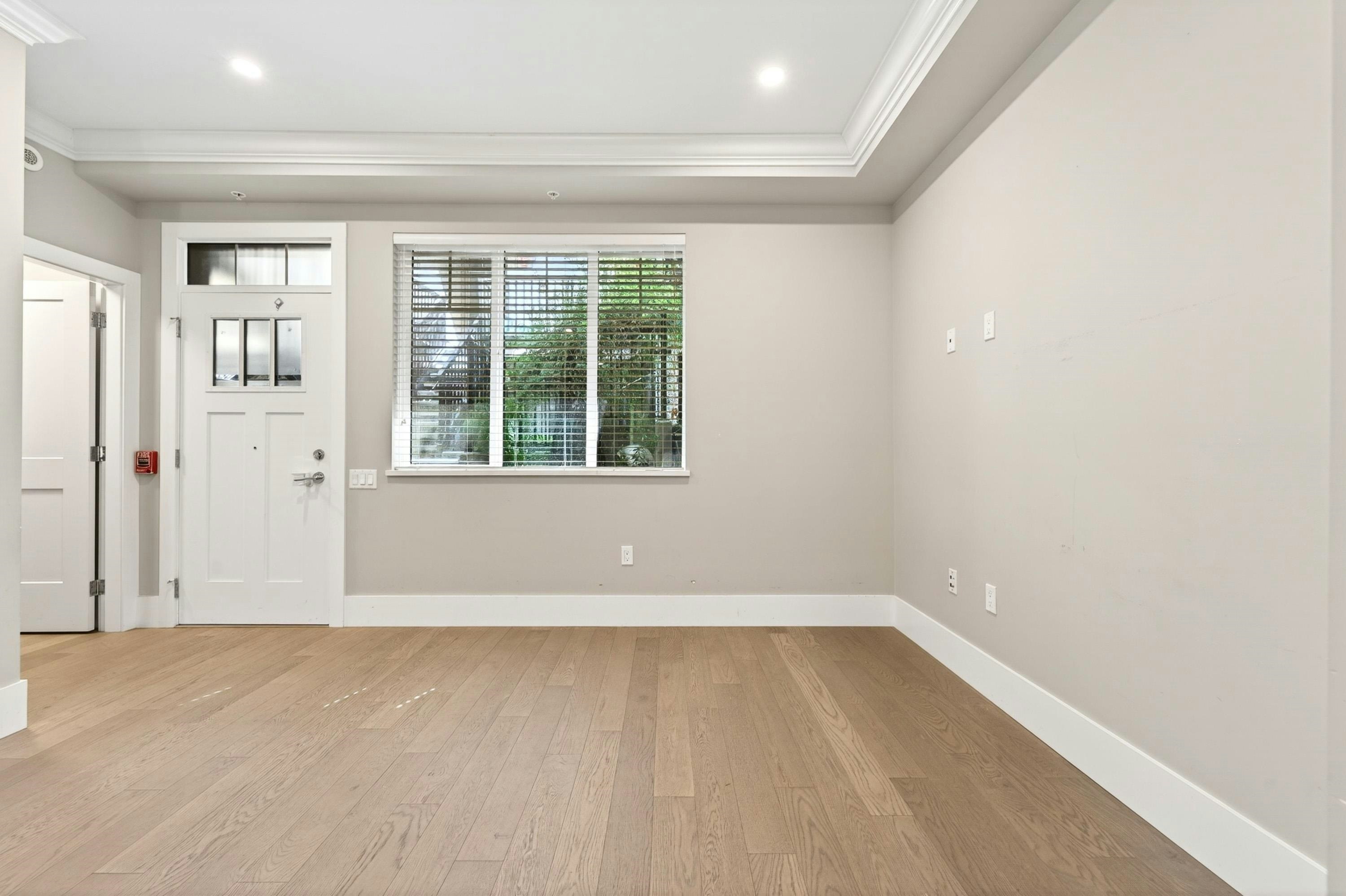 7523 Yukon Street, Vancouver, BC, V5X 2Y4 - 2