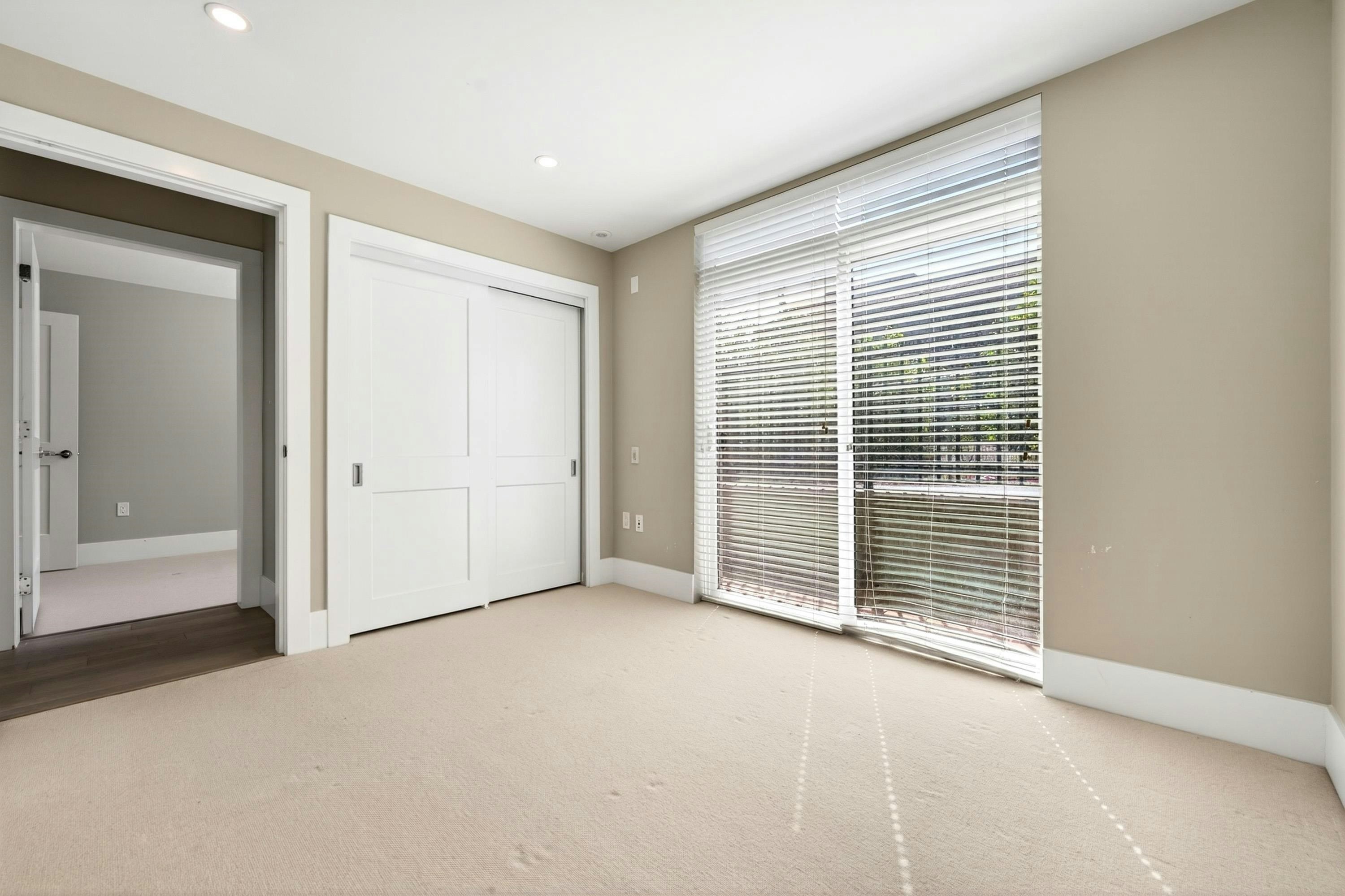 7523 Yukon Street, Vancouver, BC, V5X 2Y4 - 5
