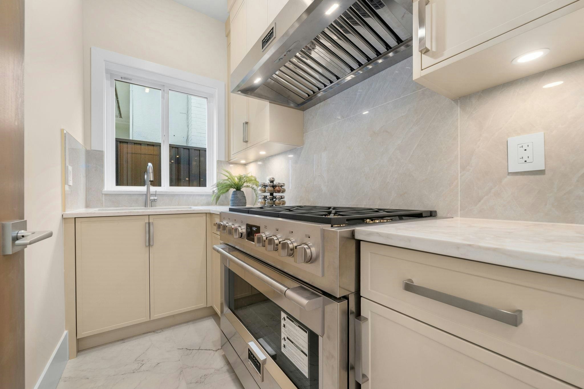 361 E 22nd Street, North Vancouver, BC, V7L 3C8 - 15