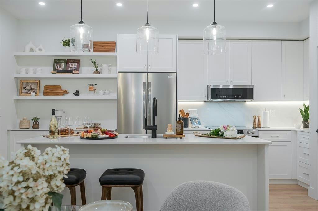 208-46185 Thomas Road - 3
