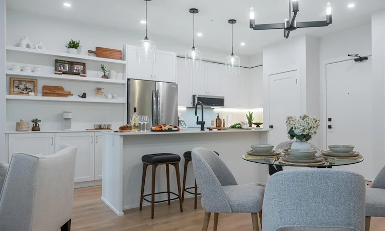208-46185 Thomas Road