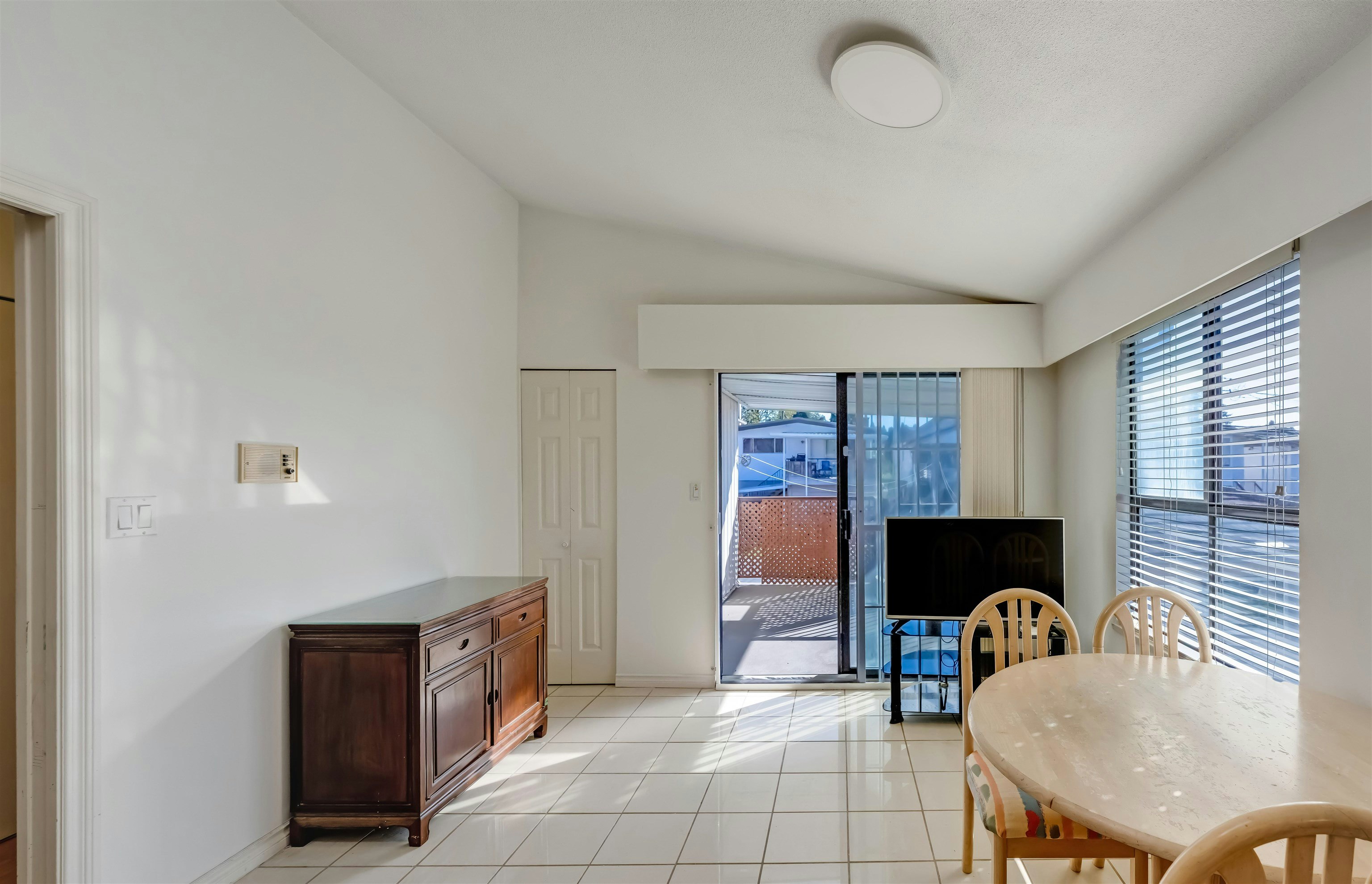 3056 E 28th Avenue, Vancouver, BC, V5R 1S5 - 10