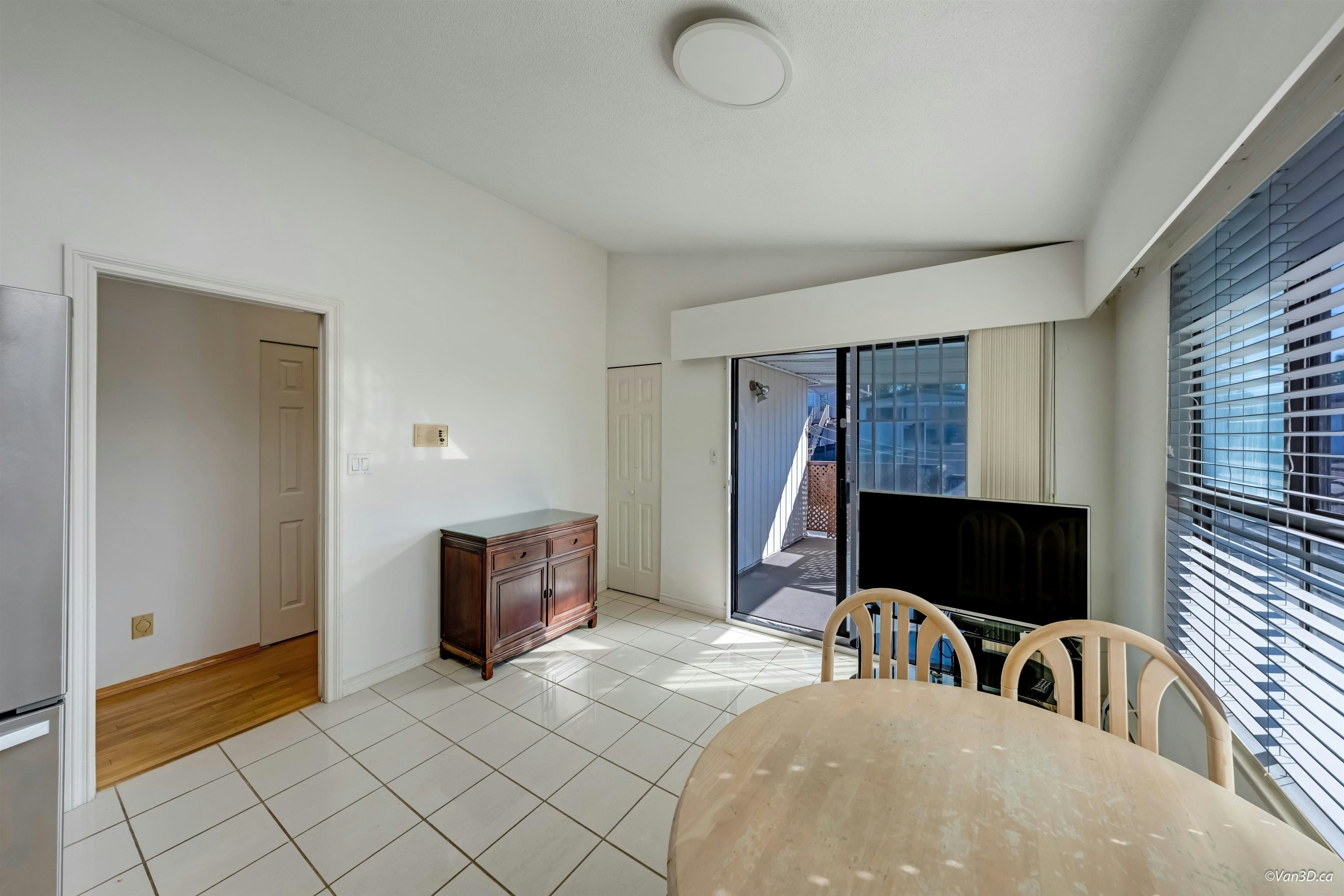 3056 E 28th Avenue, Vancouver, BC, V5R 1S5 - 11