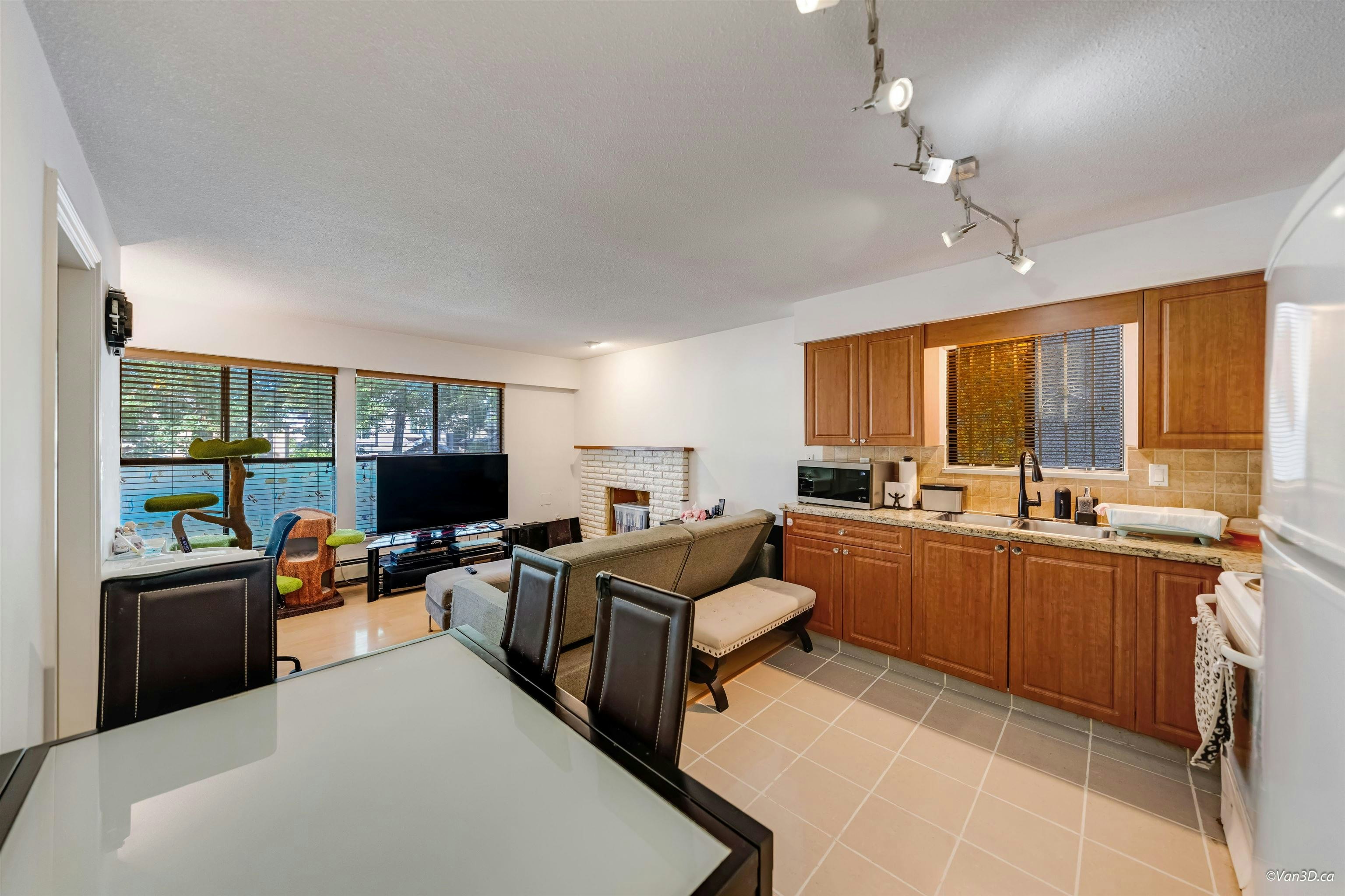 3056 E 28th Avenue, Vancouver, BC, V5R 1S5 - 28