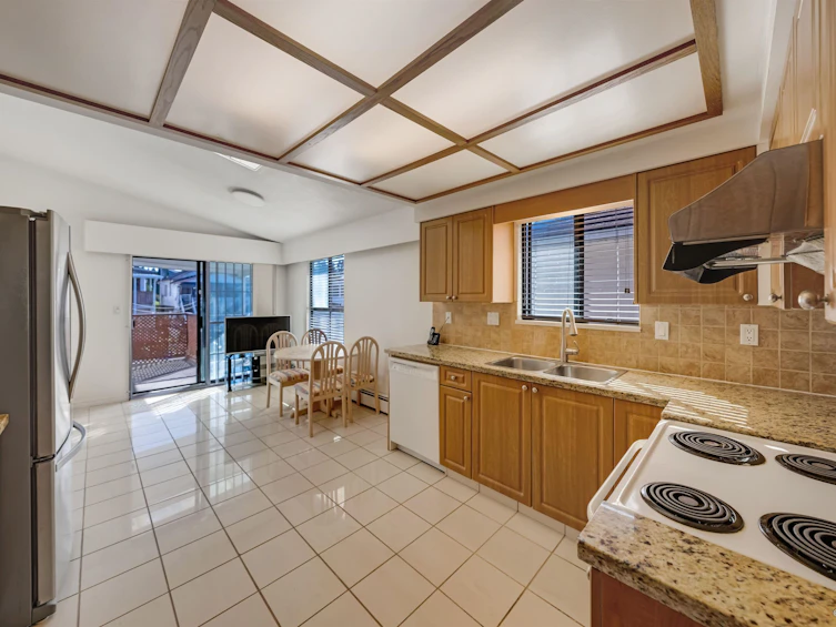 3056 E 28th Avenue, Vancouver, BC, V5R 1S5 - 2